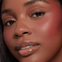 So Juicy Plumping Glossy Lip Oil